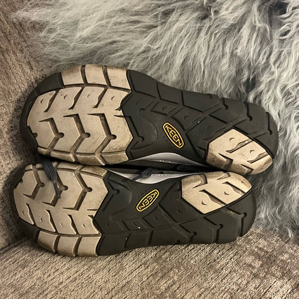 Keen sneakers - grey - size 9 - Picture 6 of 7